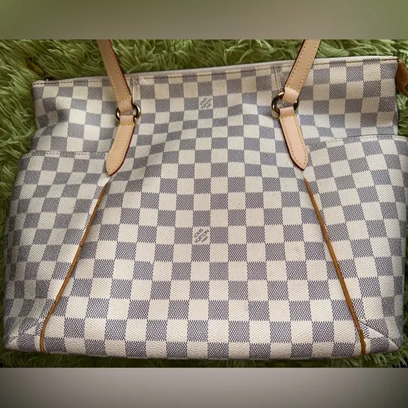Louis Vuitton Damien Azur Totally MM WITH Dust Bag - Picture 7 of 16